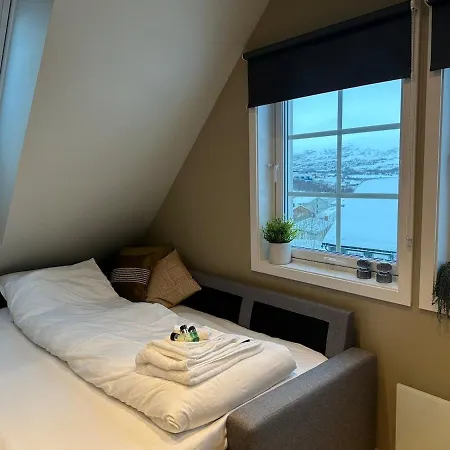 Cozy And Modern In Hamna 아파트