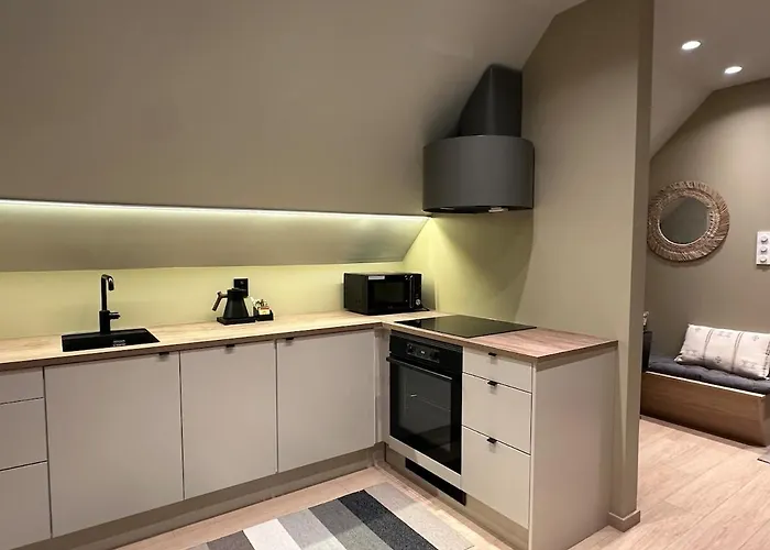 Cozy And Modern In Hamna 아파트