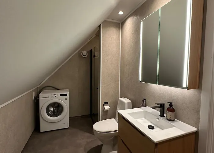 Cozy And Modern In Hamna