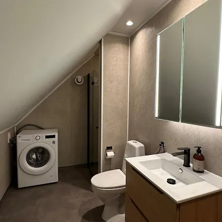 Cozy And Modern In Hamna